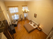 İcarəyə verilir 4 otaqlı 175 m2 köhnə tikili 28 May m.