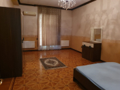 Satılır 4 otaqlı 200 m2 yeni tikili Nizami m.