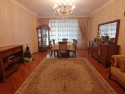 Satılır 3 otaqlı 130 m2 yeni tikili 8 Noyabr m.