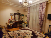 Satılır 4 otaqlı 200 m2 yeni tikili 28 May m.