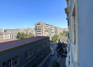 Satılır 2 otaqlı 80 m2 yeni tikili Azadlıq prospekti m.