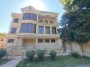 Satılır 7 otaqlı 350 m2 villa Badamdar
