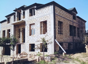 Satılır 12 otaqlı 400 m2 həyət evi Oğuz