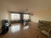 Satılır 4 otaqlı 195 m2 yeni tikili 28 May m.