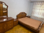 İcarəyə verilir 2 otaqlı 90 m2 köhnə tikili Qara Qarayev m.