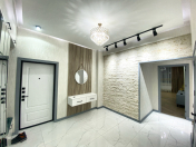 Satılır 3 otaqlı 110 m2 yeni tikili Azərbaycan Dillər Universiteti