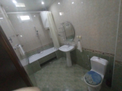 İcarəyə verilir 4 otaqlı 100 m2 köhnə tikili Sahil m.