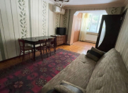 İcarəyə verilir 2 otaqlı 60 m2 köhnə tikili 28 May m.