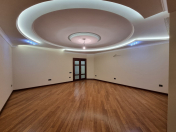 Satılır 4 otaqlı 219 m2 yeni tikili Nizami m.