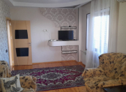 Satılır 4 otaqlı 110 m2 köhnə tikili Xalqlar Dostluğu m.