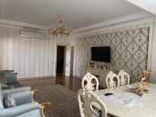 Satılır 4 otaqlı 161 m2 yeni tikili İnşaatçılar m.