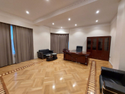 İcarəyə verilir 5 otaqlı 230 m2 ofis 28 May m.