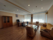 İcarəyə verilir 4 otaqlı 180 m2 ofis 28 May m.