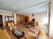 Satılır 4 otaqlı 176 m2 ofis 28 May m.