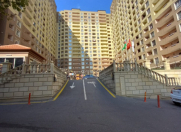 Satılır 2 otaqlı 100 m2 yeni tikili İnşaatçılar m.