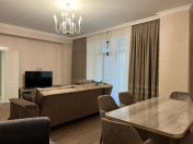 İcarəyə verilir 3 otaqlı 170 m2 yeni tikili Nizami m.