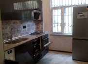 Satılır 3 otaqlı 60 m2 köhnə tikili Axundov bağı