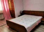 İcarəyə verilir 3 otaqlı 80 m2 köhnə tikili Şah İsmayıl Xətai m.