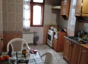 Satılır 5 otaqlı 110 m2 köhnə tikili Xalqlar Dostluğu m.