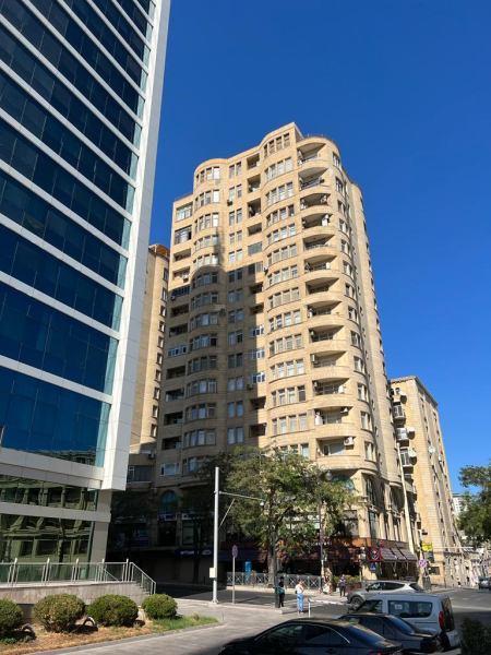 Satılır 4 otaqlı 180 m2 yeni tikili Nizami m.