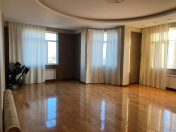 Satılır 4 otaqlı 225000 m2 yeni tikili Hyatt Regency