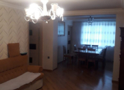 İcarəyə verilir 3 otaqlı 80 m2 köhnə tikili ABŞ səfirliyi