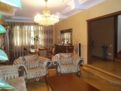 Satılır 6 otaqlı 230 m2 həyət evi Əhmədli