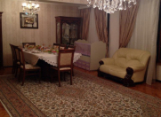 Satılır 5 otaqlı 200 m2 köhnə tikili Gənclik m.