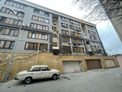 Satılır 2 otaqlı 65 m2 köhnə tikili Elmlər Akademiyası m.
