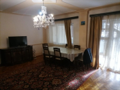 İcarəyə verilir 3 otaqlı 200 m2 köhnə tikili Memar Əcəmi m.