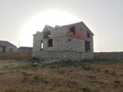 Satılır 8 otaqlı 360 m2 həyət evi Binə