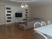 İcarəyə verilir 4 otaqlı 220 m2 yeni tikili Nizami m.