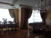 Satılır 5 otaqlı 290 m2 yeni tikili 28 May m.