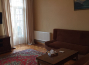 İcarəyə verilir 2 otaqlı 65 m2 köhnə tikili Səbail r.