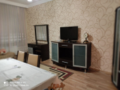 İcarəyə verilir 2 otaqlı 66 m2 köhnə tikili 6 mkr