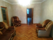 İcarəyə verilir 4 otaqlı 100 m2 köhnə tikili Elmlər Akademiyası m.