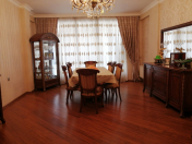 Satılır 3 otaqlı 130 m2 yeni tikili Bakı Asiya Universiteti