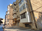 Satılır 4 otaqlı 105 m2 köhnə tikili Elmlər Akademiyası m.