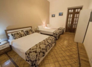 İcarəyə verilir 7 otaqlı 210 m2 köhnə tikili Hilton otel