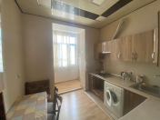 İcarəyə verilir 2 otaqlı 58 m2 köhnə tikili Sahil m.