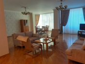İcarəyə verilir 3 otaqlı 220 m2 yeni tikili 28 May m.