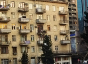 Satılır 3 otaqlı 60 m2 köhnə tikili Nizami m.