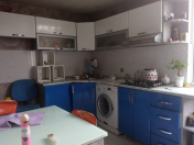 Satılır 2 otaqlı 70 m2 köhnə tikili ABŞ səfirliyi