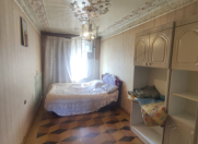 İcarəyə verilir 3 otaqlı 70 m2 köhnə tikili Memar Əcəmi m.