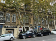 Satılır 3 otaqlı 160 m2 köhnə tikili Sahil m.