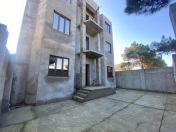 Satılır 14 otaqlı 550 m2 həyət evi Binə