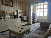 Satılır 2 otaqlı 70 m2 köhnə tikili Xalqlar Dostluğu m.