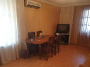 İcarəyə verilir 2 otaqlı 60 m2 köhnə tikili Şah İsmayıl Xətai m.