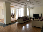 İcarəyə verilir 6 otaqlı 225 m2 yeni tikili Nizami m.