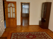 İcarəyə verilir 3 otaqlı 70 m2 köhnə tikili Şah İsmayıl Xətai m.